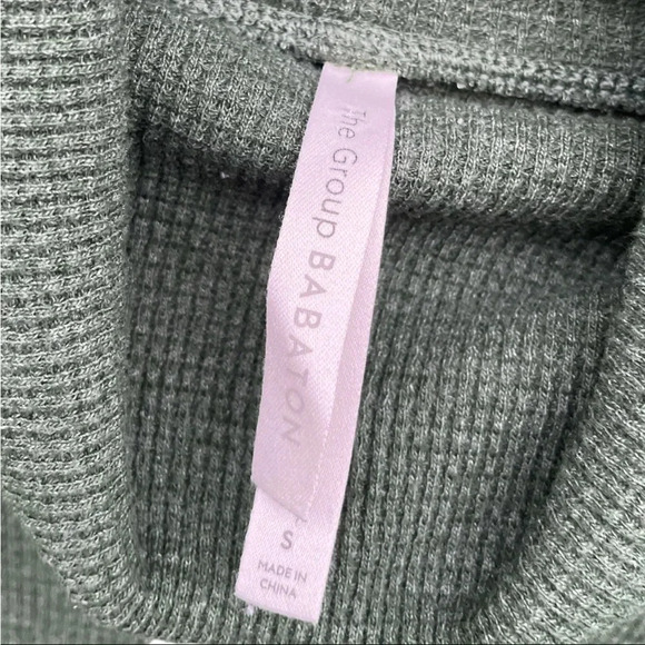 Aritzia The Group by Babaton women’s Thermal Cowl neck Fatigue green Size Small - Picture 4 of 6